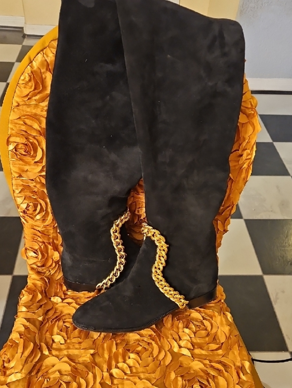 Giuseppe Zanotti Black Over-the-Knee Boots with Gold Chain Detail - Picture 7 of 7